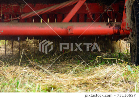 The process of pressing hay into bales, the work of the press machine, the mechanism and details of the press. The process of pressing hay into bales, the work of the press machine, the mechanism and details of the press. 73110657