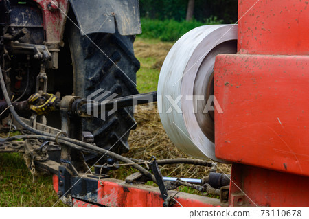 The process of pressing hay into bales, the work of the press machine, the mechanism and details of the press. The process of pressing hay into bales, the work of the press machine, the mechanism and details of the press. 73110678