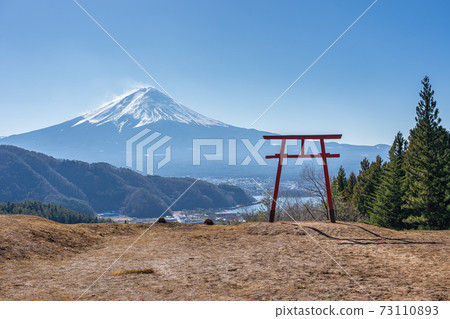 Mount Fuji with Torii gate in Kawaguchiko, Japan Mount Fuji with Torii gate in Kawaguchiko, Japan 73110893