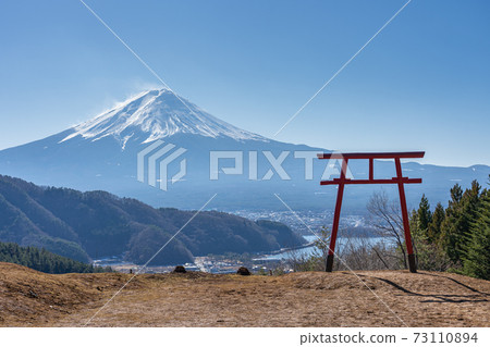 View of Torii gate of Asama Shrine with Mount Fuji in background View of Torii gate of Asama Shrine with Mount Fuji in background 73110894