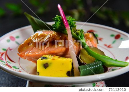 Grilled salmon with miso 73112010