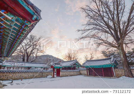 全州香橋大橋下雪的冬天的景色 73112172