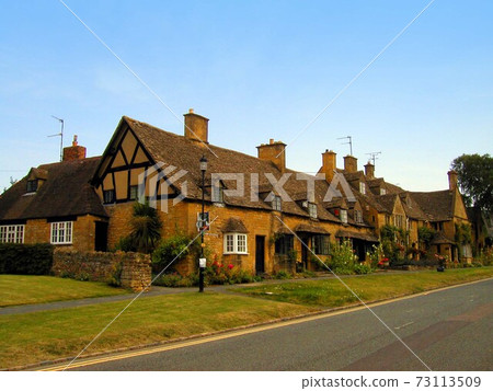 Nagaya on the Cotswolds road that leaves a honey-colored cityscape 73113509