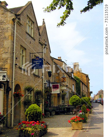 科茨沃爾德(Cotswolds)的深厚城市景觀,留下了蜂蜜色的城市景觀 科茨沃爾德(Cotswolds)的深厚城市景觀,留下了蜂蜜色的城市景觀 73113519