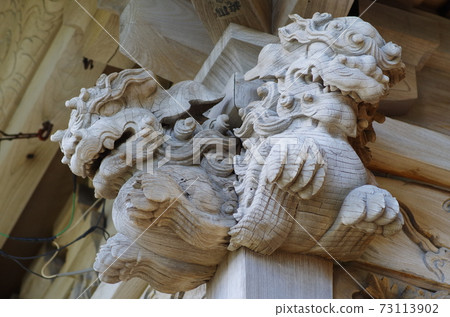 Shrine lion sculpture 73113902
