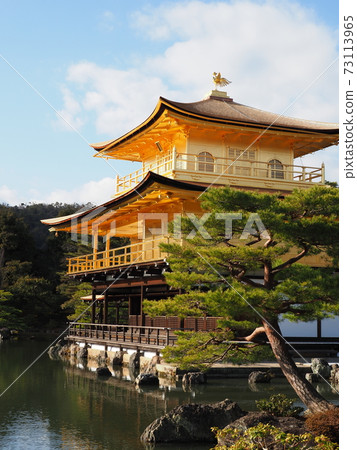Kinkakuji Temple in winter, the replacement of the thatched roof is completed Kinkakuji Temple in winter, the replacement of the thatched roof is completed 73113965