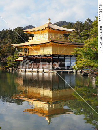 Kinkakuji Temple in winter, the replacement of the thatched roof is completed Kinkakuji Temple in winter, the replacement of the thatched roof is completed 73113966