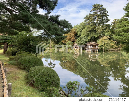 Inside Kenrokuen in Kanazawa Inside Kenrokuen in Kanazawa 73114437