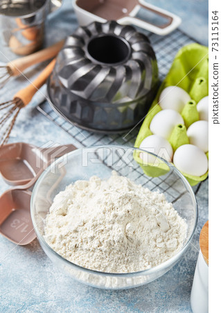 Baking ingredients and utensils, flour, eggs, baking dish. 73115164