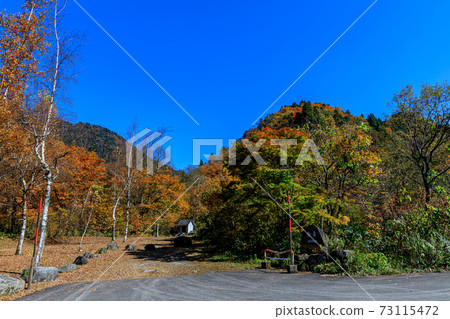 富山,發射場,巴巴島和富士山的秋葉。 富山,發射場,巴巴島和富士山的秋葉。 73115472