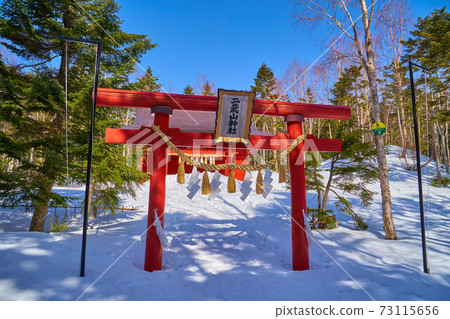 Torii in front of the Futarasan Shrine worship hall on Mt. Nikko-Shirane in winter in Gunma Prefecture Torii in front of the Futarasan Shrine worship hall on Mt. Nikko-Shirane in winter in Gunma Prefecture 73115656
