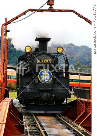 Going on Kinugawa Road ... Steam locomotive [C11-207] 73115778