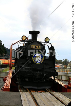 Going on Kinugawa Road ... Steam locomotive [C11-207] 73115780