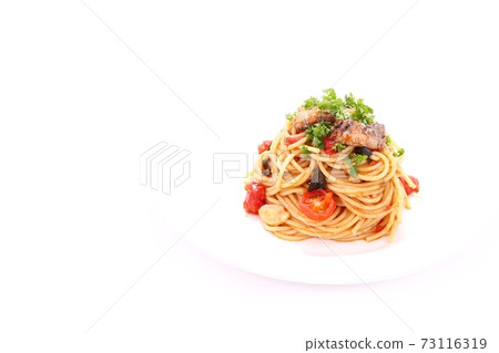 魷魚麵食明亮的背景番茄醬味 73116319