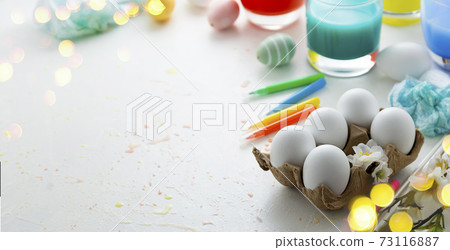Painting easter eggs banner. Craft activity, decorating eggs. Copy space Painting easter eggs banner. Craft activity, decorating eggs. Copy space 73116887