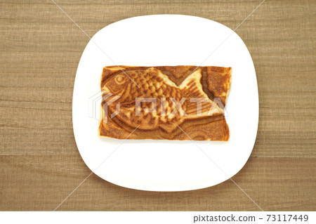 Rectangular Taiyaki placed on a white plate Rectangular Taiyaki placed on a white plate 73117449