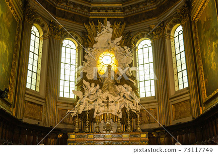 意大利那不勒斯聖瑪麗亞·阿松塔大教堂的祭壇 73117749