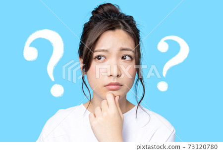 A woman with doubt 73120780