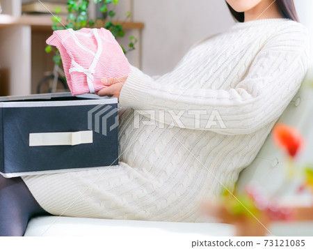 Pregnant woman preparing underwear 4: 3 73121085