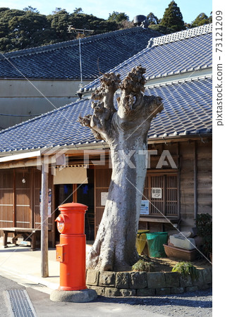 千葉香取風景與圓形郵筒(碼頭遺址/保存的郵筒) 千葉香取風景與圓形郵筒(碼頭遺址/保存的郵筒) 73121209
