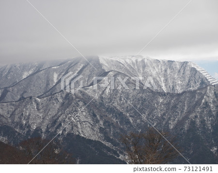 Suzuka Seven Mountain (Mt. Fujiwara seen from Mt. Ryugadake) Suzuka Seven Mountain (Mt. Fujiwara seen from Mt. Ryugadake) 73121491