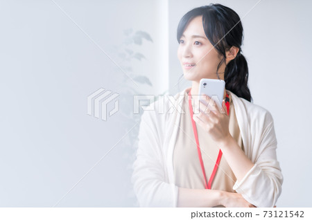 Business woman using a smartphone in the office Business woman using a smartphone in the office 73121542