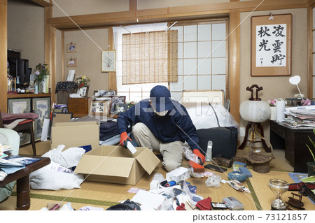 Workers cleaning up cluttered rooms 73121857