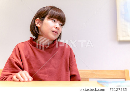 Housewife in her 30s 73127385