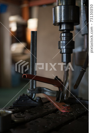 Drilling work with a radial drilling machine 73130850