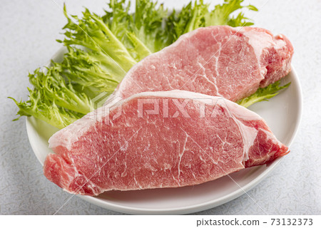 Delicious frozen and preserved pork 73132373