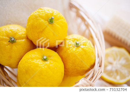 Yuzu bath image material 73132704