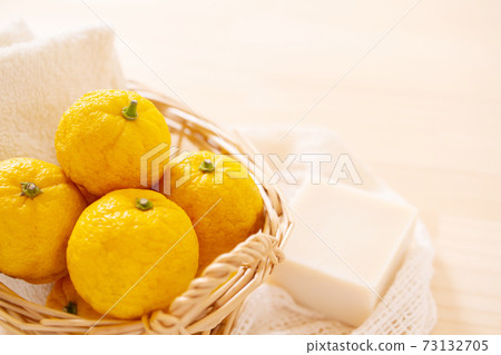 Yuzu bath image material Yuzu bath image material 73132705