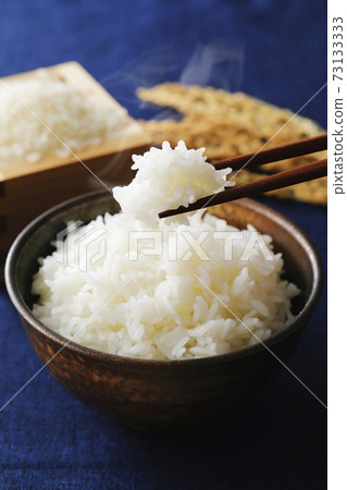 用筷子解除白米飯的形象 用筷子解除白米飯的形象 73133333