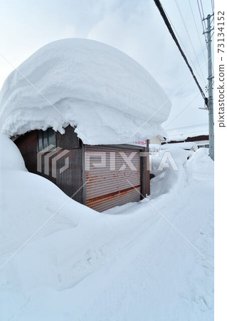 大雪覆蓋的大雪 73134152