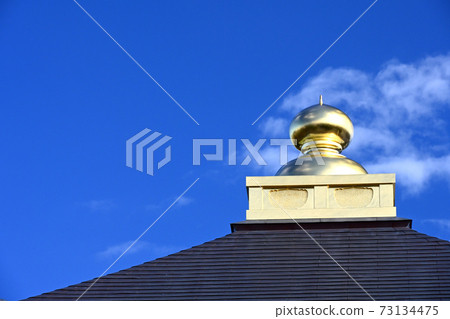 Golden jewels on the roof of the temple Golden jewels on the roof of the temple 73134475
