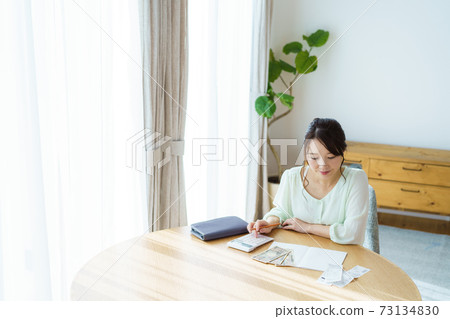 Housekeeping housewife Housekeeping housewife 73134830