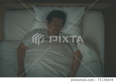 Middle-aged and older men who sleep soundly Middle-aged and older men who sleep soundly 73136644