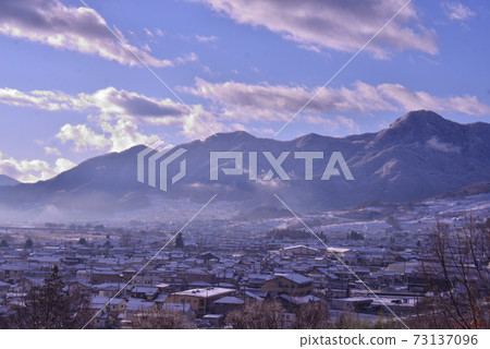Snowy scenery with morning mist seen from Inariyama Park 73137096