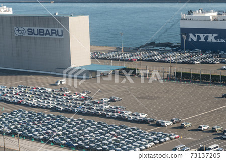 [View from Kawasaki Marien: Higashi Ogishima Logistics Center for loading export vehicles] 73137205