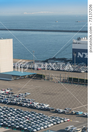 [View from Kawasaki Marien: Higashi Ogishima Logistics Center and Kaihotaru for loading export vehicles] 73137206