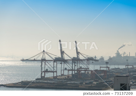 [View from Kawasaki Marien: View of JFE Steel East Japan Works in Keihin Industrial Area] 73137209