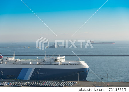 [川崎瑪麗蓮的景色：東大島配送中心，用於裝載出口汽車] 73137215