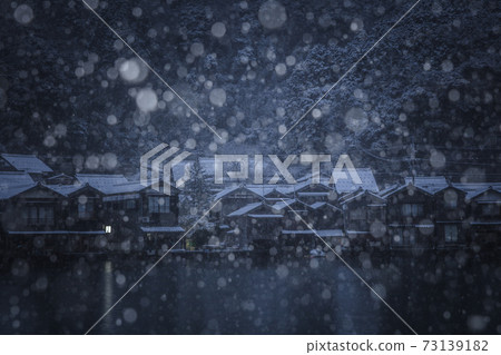 Funaya snow scene of Ine in Kyoto prefecture 73139182