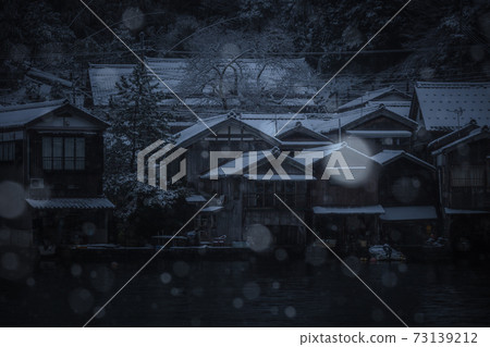 Funaya snow scene of Ine in Kyoto prefecture Funaya snow scene of Ine in Kyoto prefecture 73139212