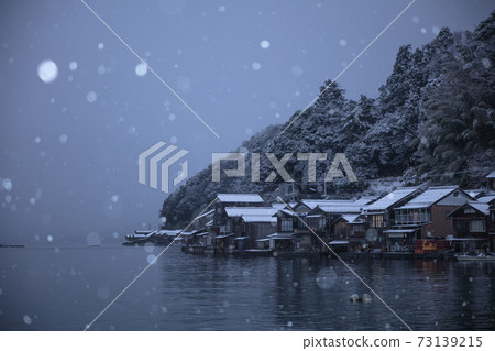 Funaya snow scene of Ine in Kyoto prefecture 73139215