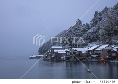 Funaya snow scene of Ine in Kyoto prefecture 73139216