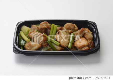 Stir fry chicken and garlic Stir fry chicken and garlic 73139604