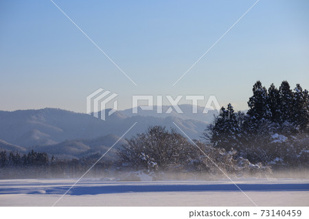 冬季早晨雪景冷空氣秋田縣 冬季早晨雪景冷空氣秋田縣 73140459