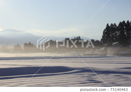 冬季早晨雪景冷空氣秋田縣 冬季早晨雪景冷空氣秋田縣 73140463
