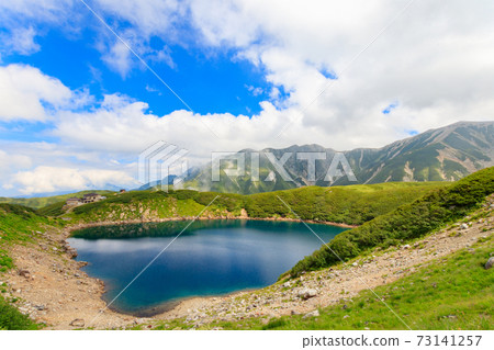 立山室堂的Mikuri ga Pond 立山室堂的Mikuri ga Pond 73141257